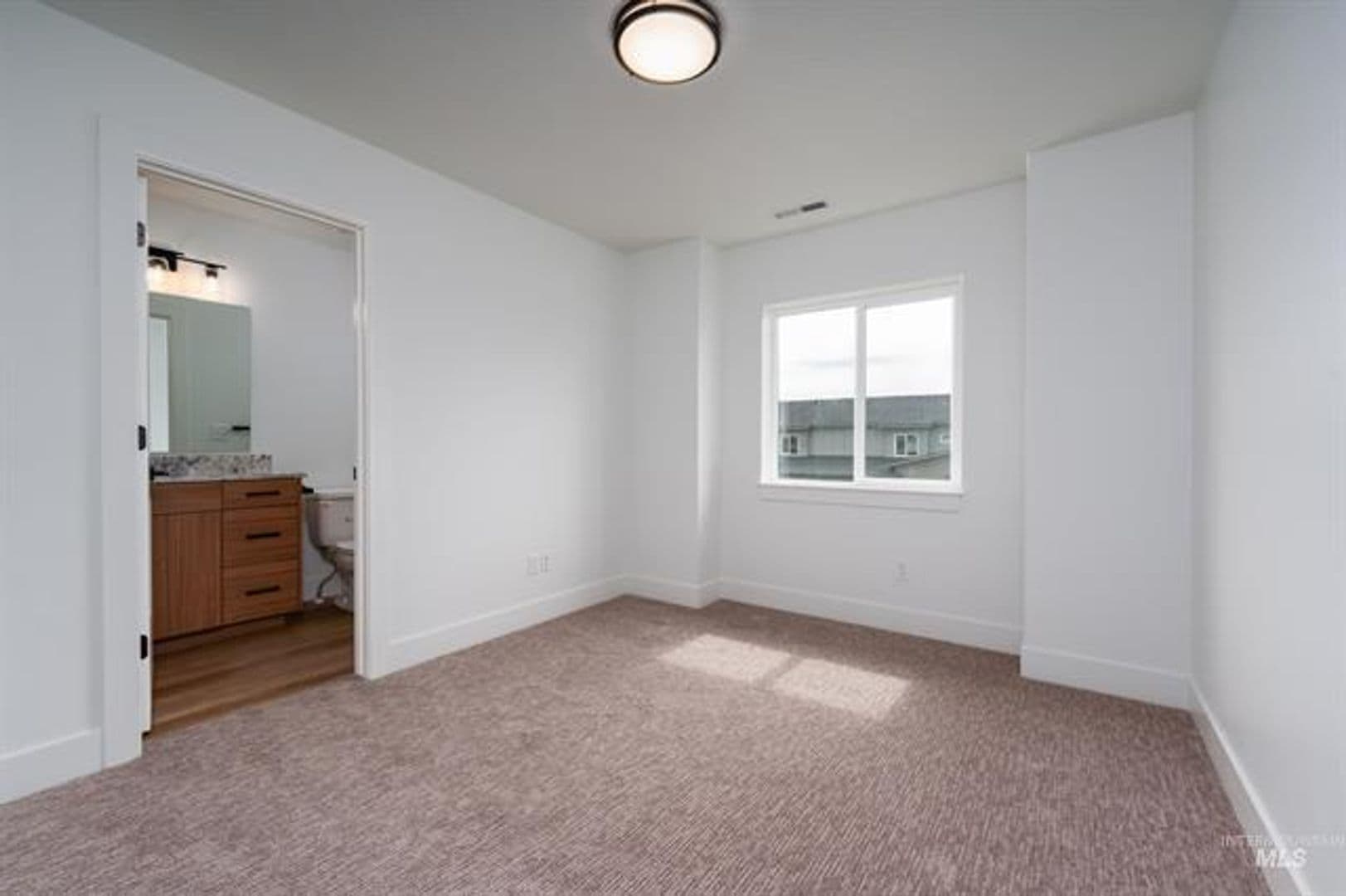 Nampa Townhome: 5044 E. Woodward Lane