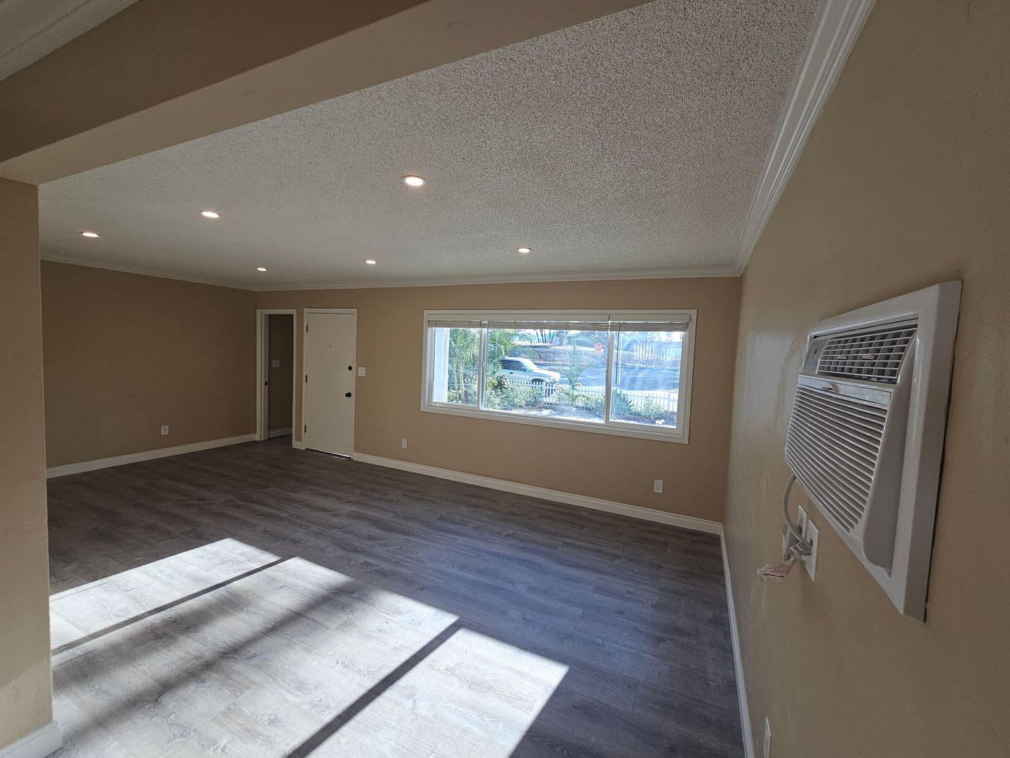El Cajon Townhome: 691 Graves Ave