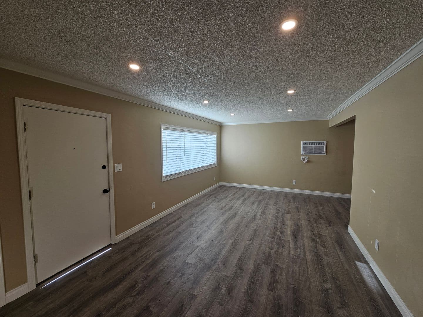 El Cajon Townhome: 691 Graves Ave
