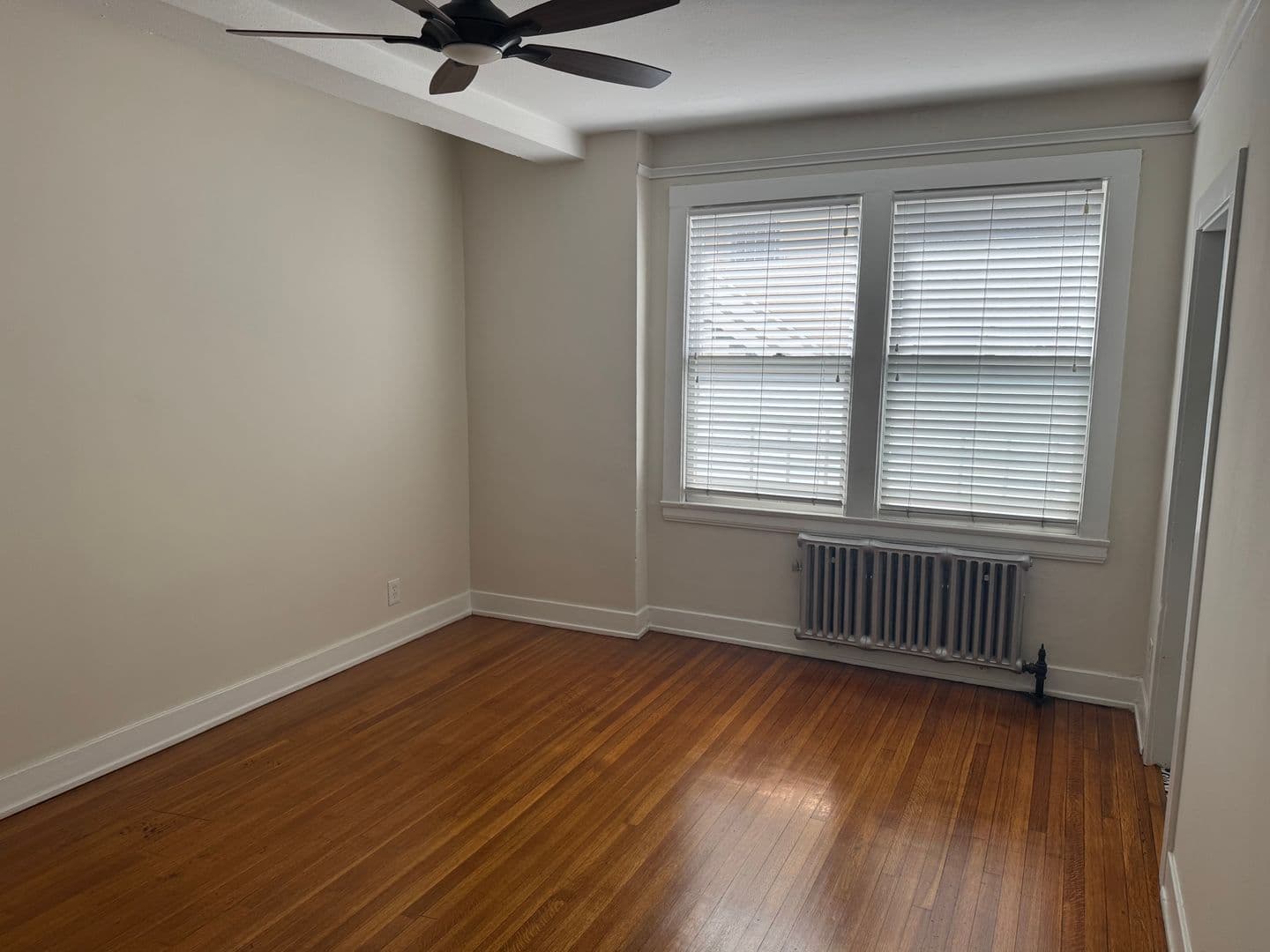 Long Beach Apartment: 35 N. Alboni Place