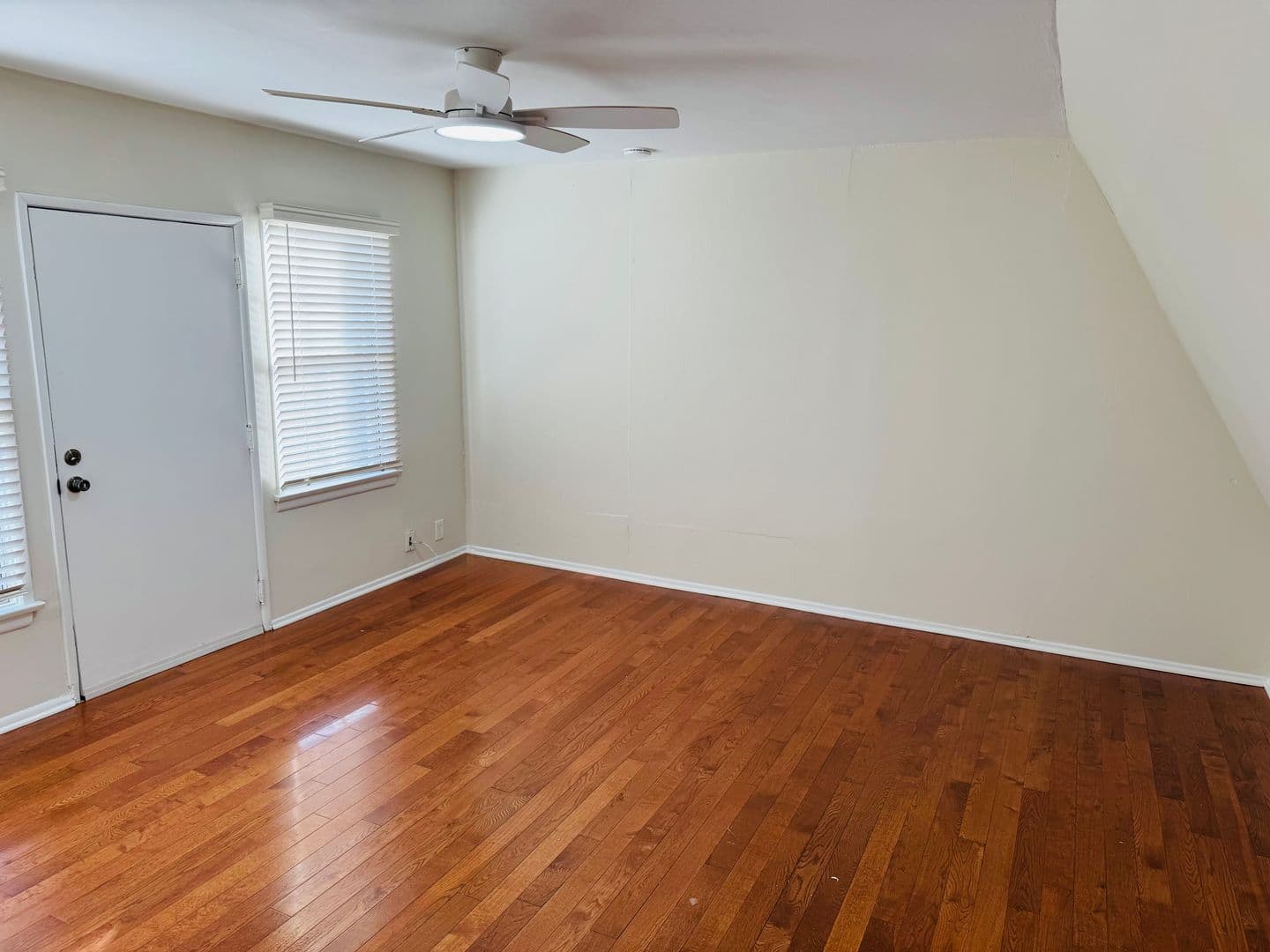 Long Beach Apartment: 2202-2230 E. Lowena Dr