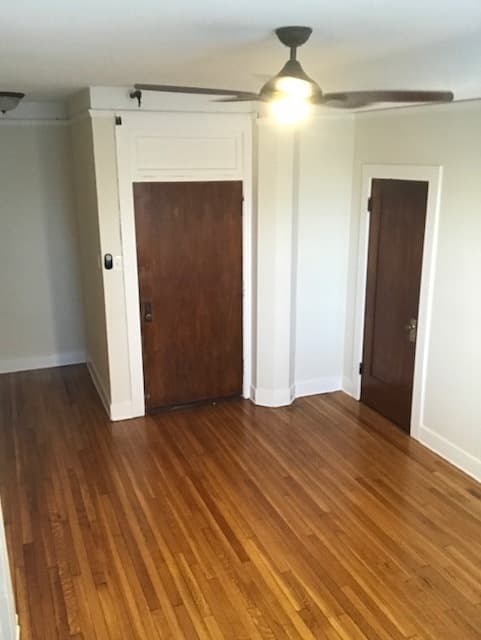 Long Beach Apartment: 35 N. Alboni Place