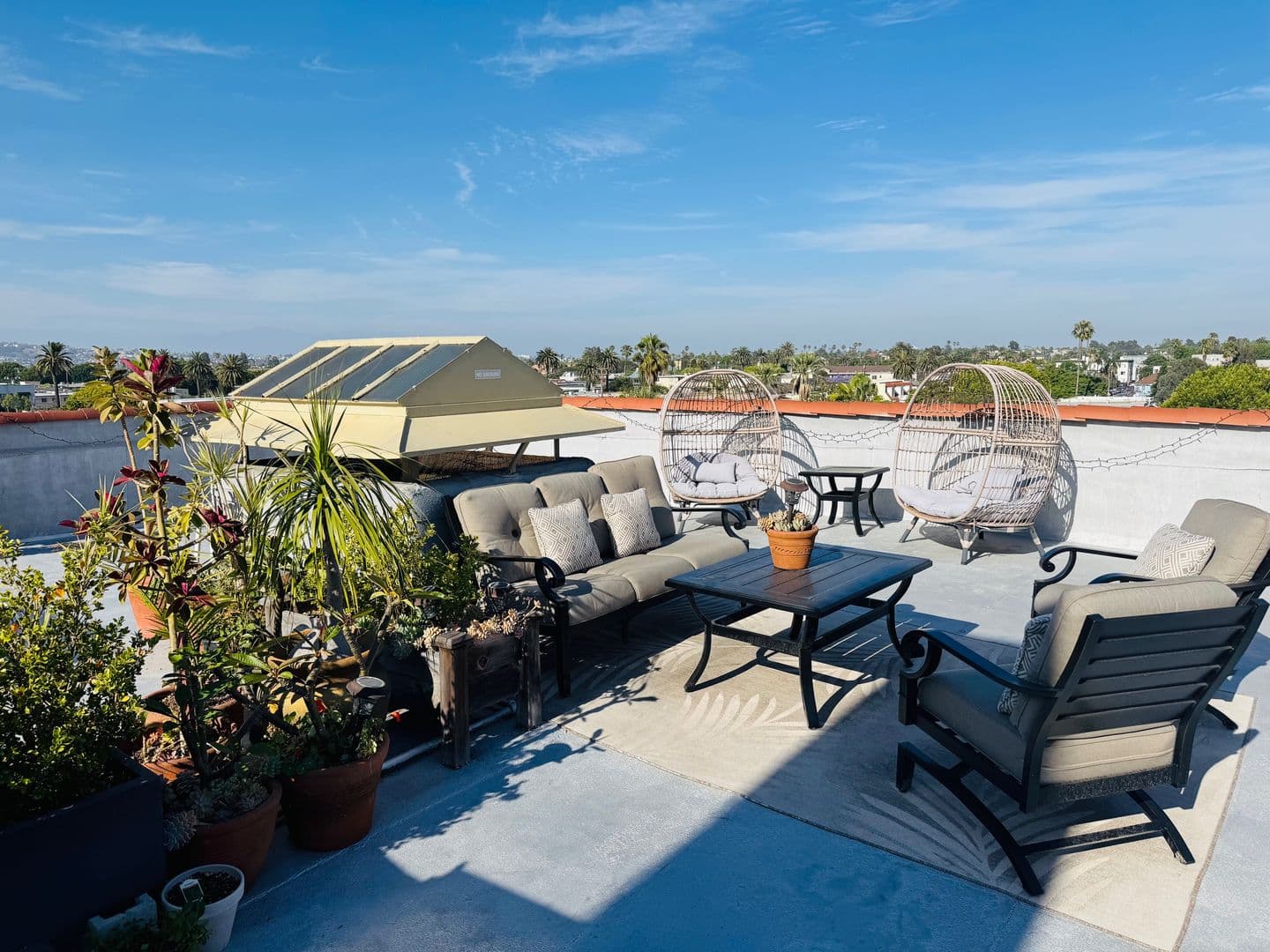 Long Beach Apartment: 35 N. Alboni Place
