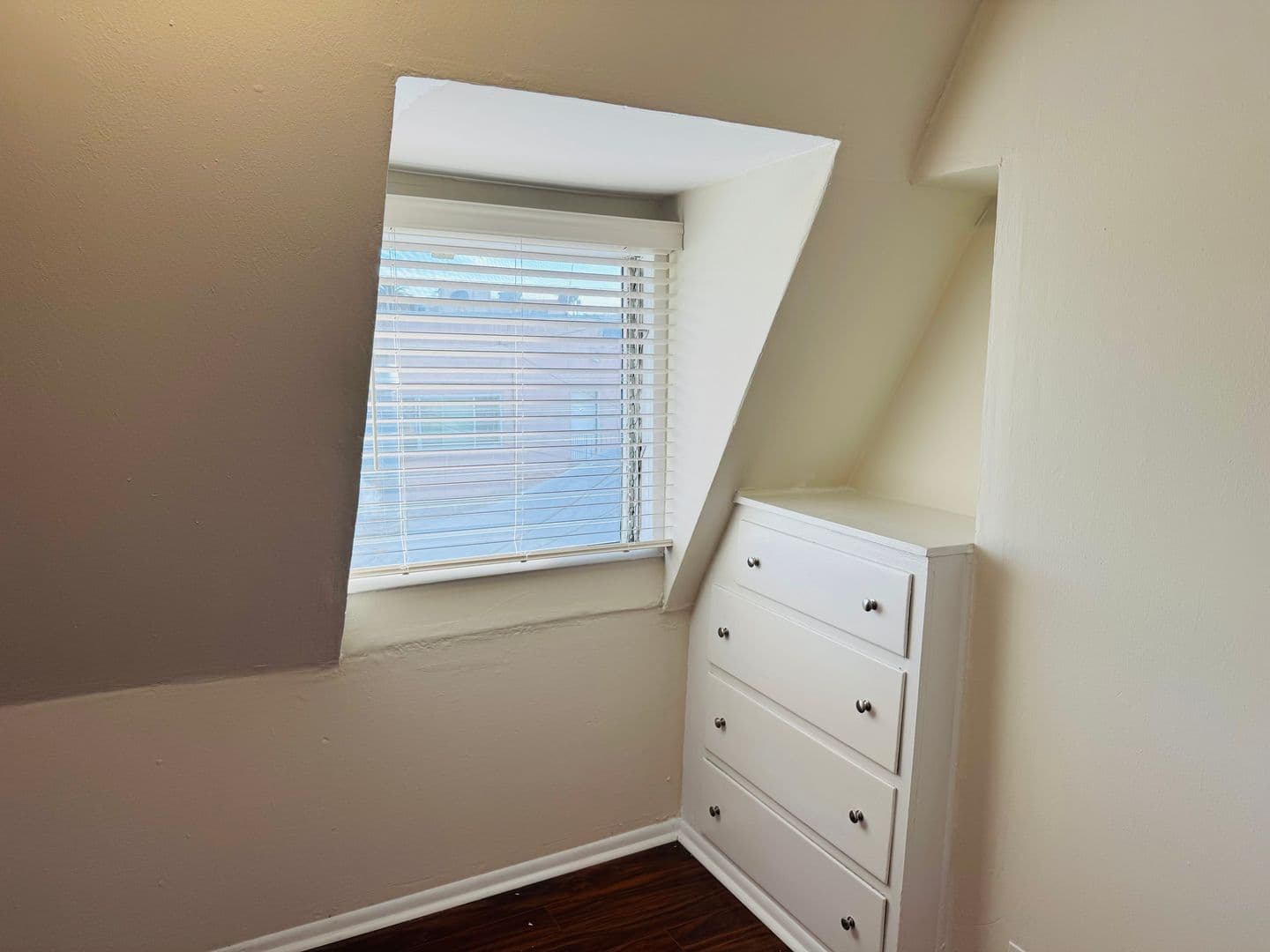 Long Beach Apartment: 2202-2230 E. Lowena Dr