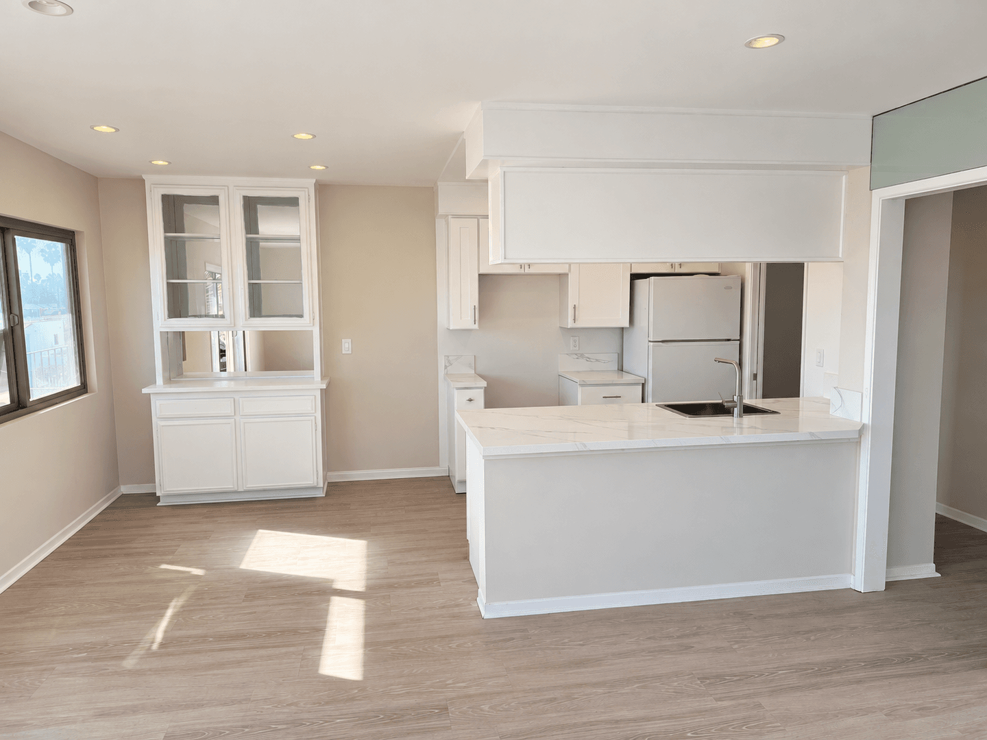 Long Beach Apartment: 101 Claremont Avenue