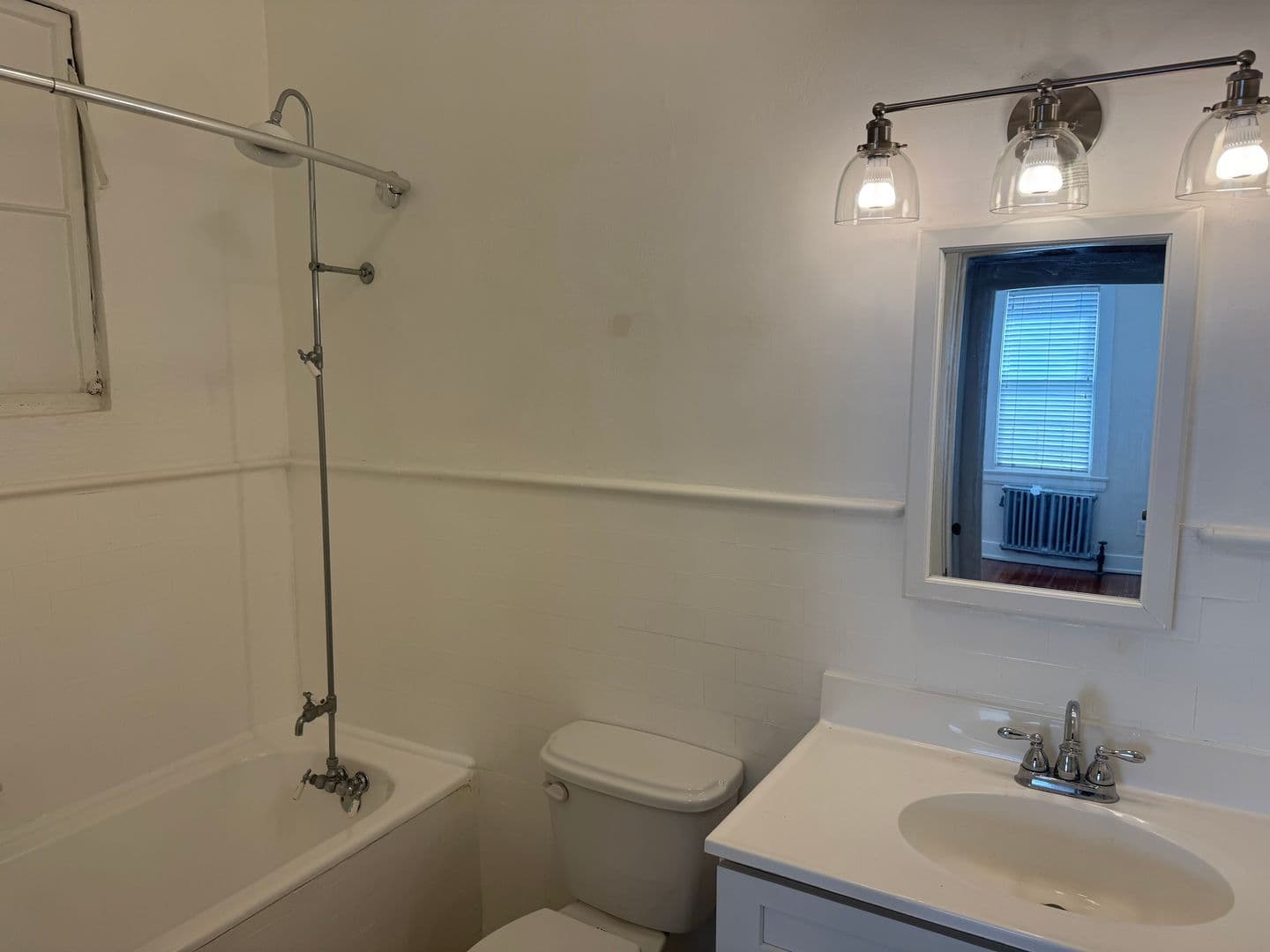 Long Beach Apartment: 35 N. Alboni Place