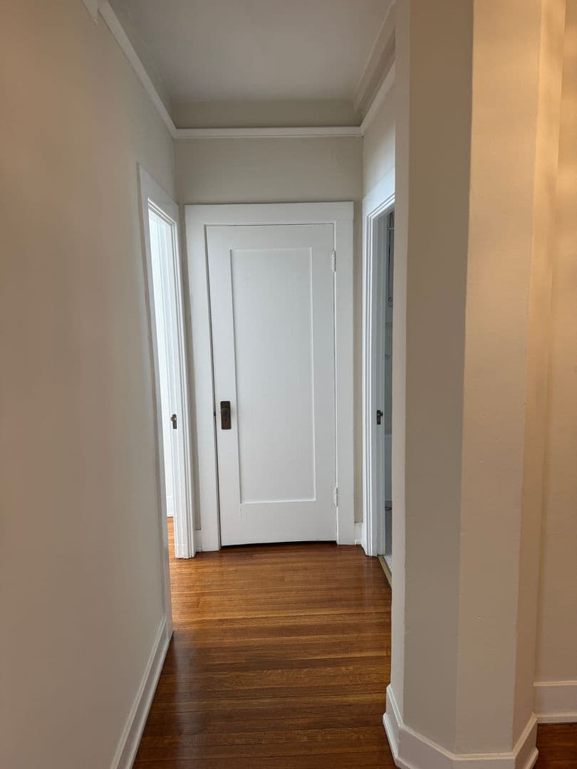 Long Beach Apartment: 35 N. Alboni Place