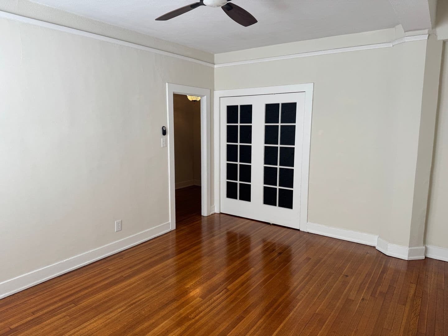 Long Beach Apartment: 35 N. Alboni Place