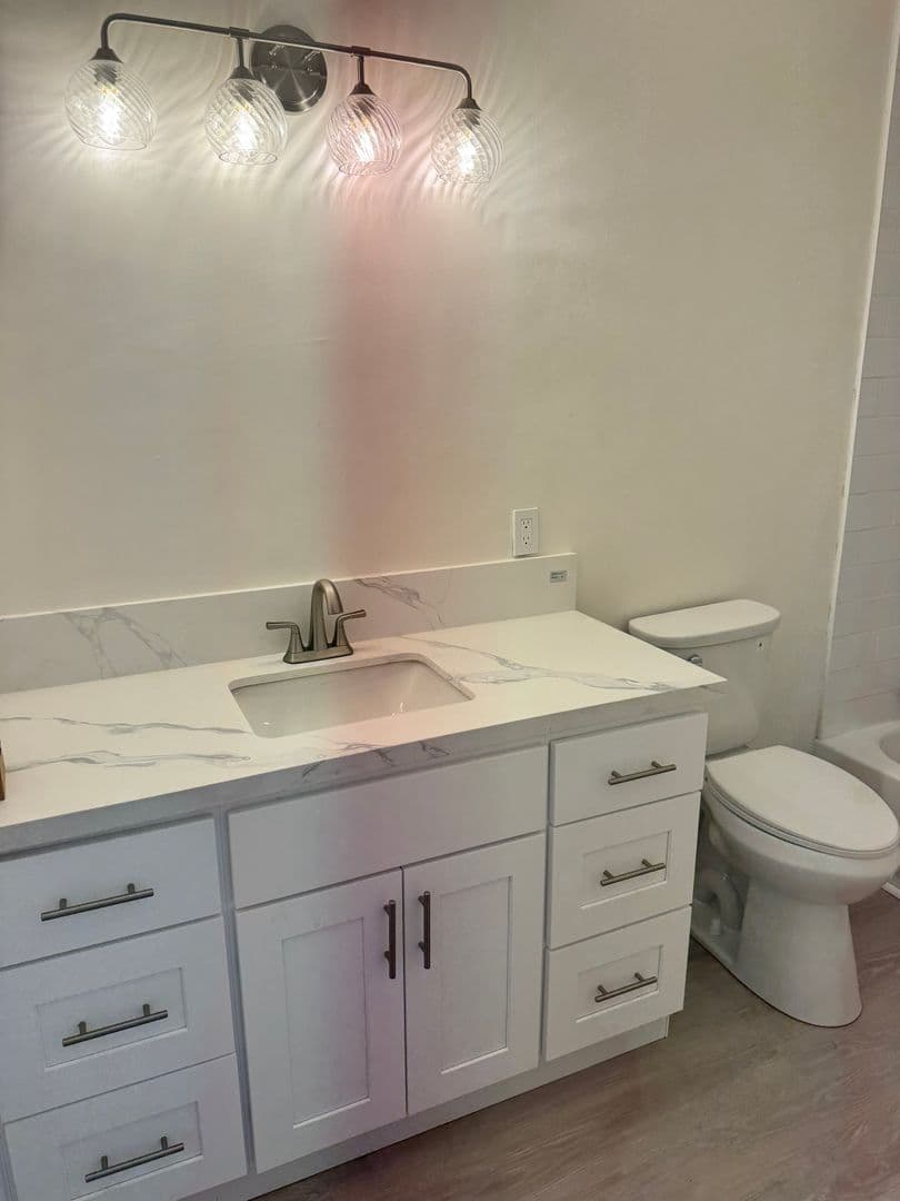 Long Beach Apartment: 101 Claremont Avenue