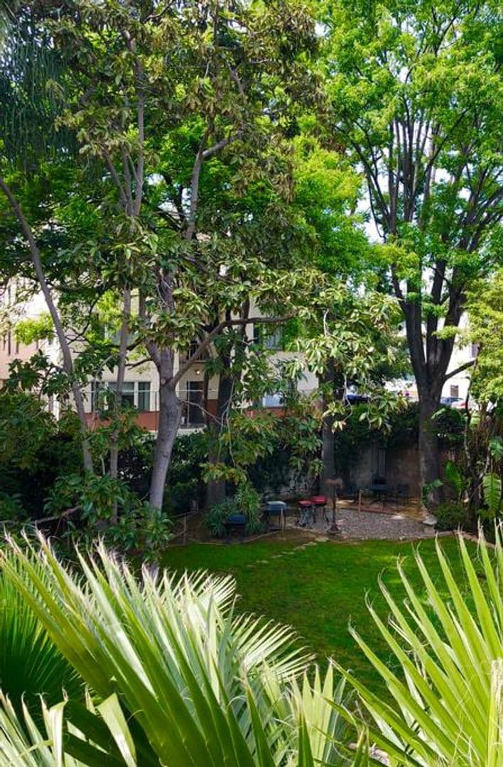 Long Beach Apartment: 35 N. Alboni Place
