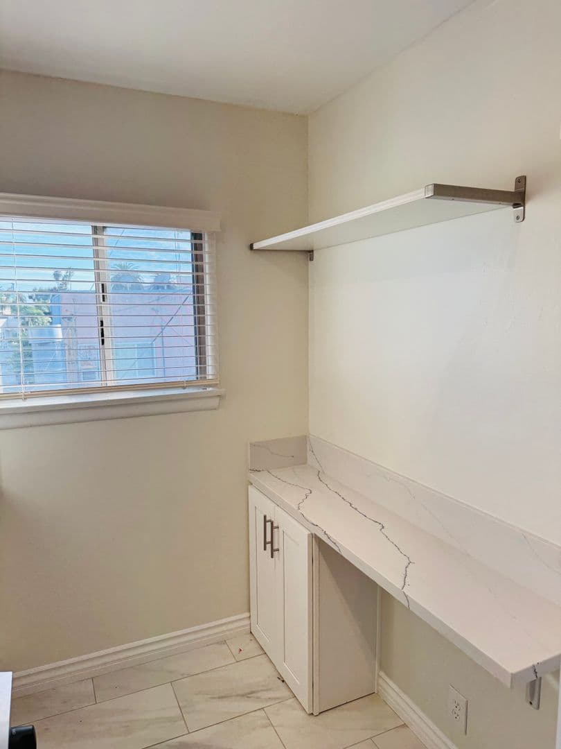 Long Beach Apartment: 2202-2230 E. Lowena Dr