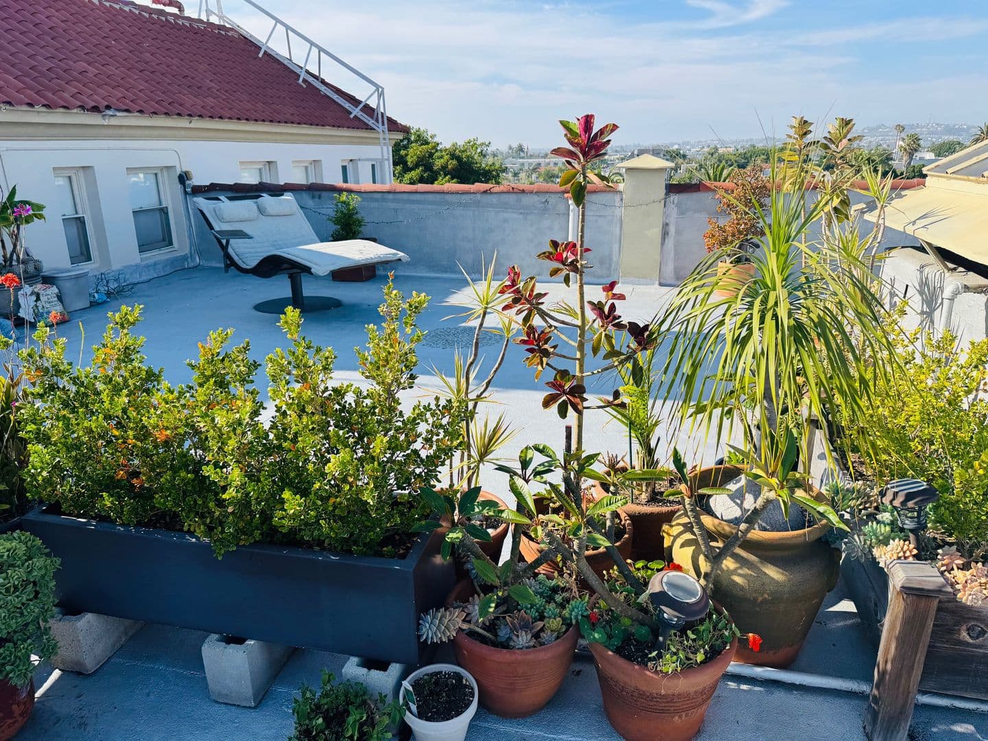 Long Beach Apartment: 35 N. Alboni Place