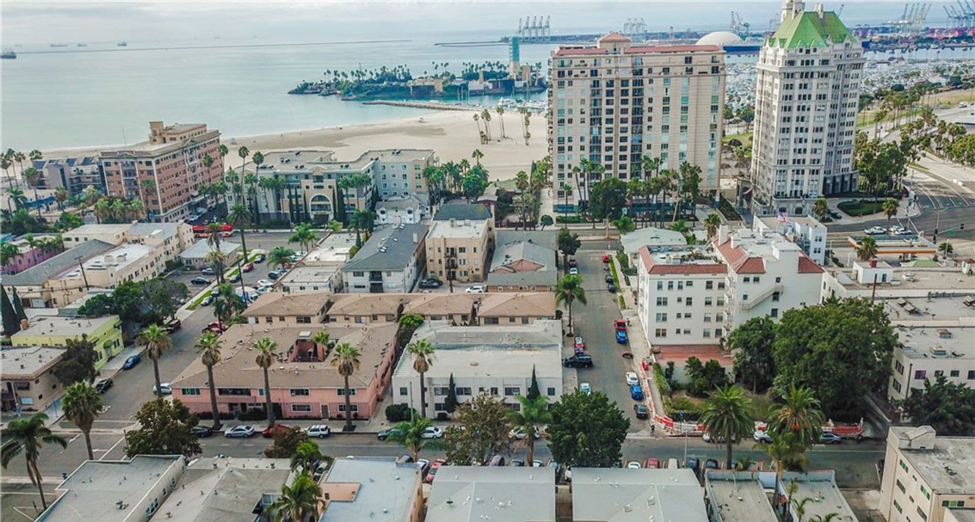 Long Beach Apartment: 35 N. Alboni Place