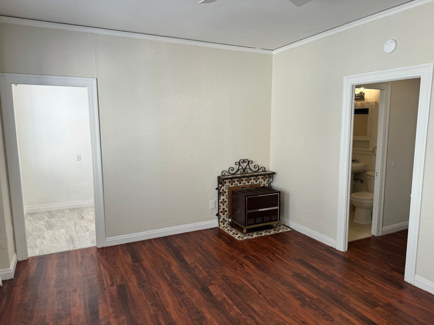 Long Beach Apartment: 229 W. 6th Street