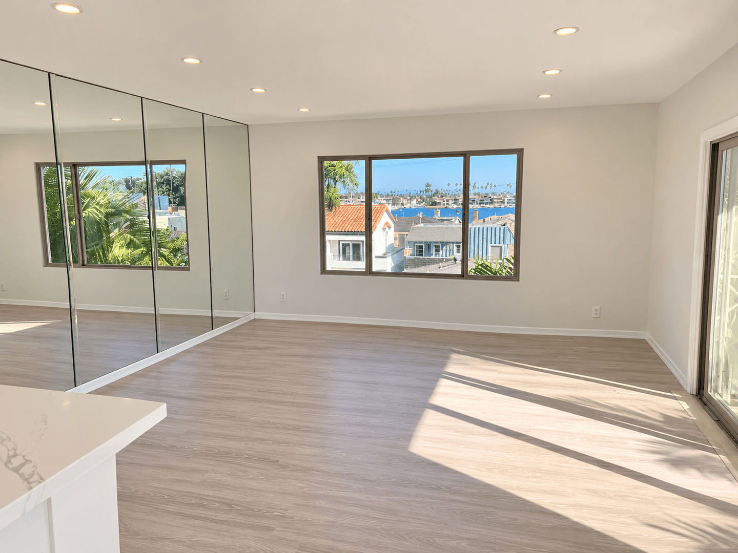 Long Beach Apartment: 101 Claremont Avenue