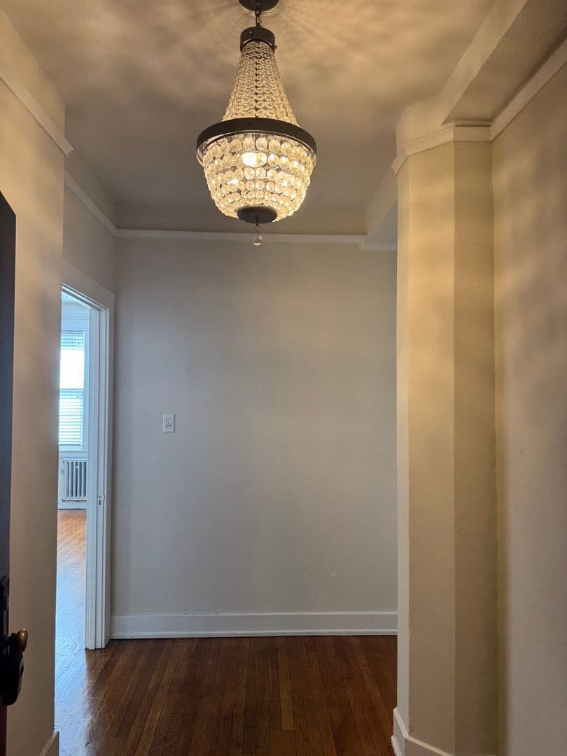 Long Beach Apartment: 35 N. Alboni Place