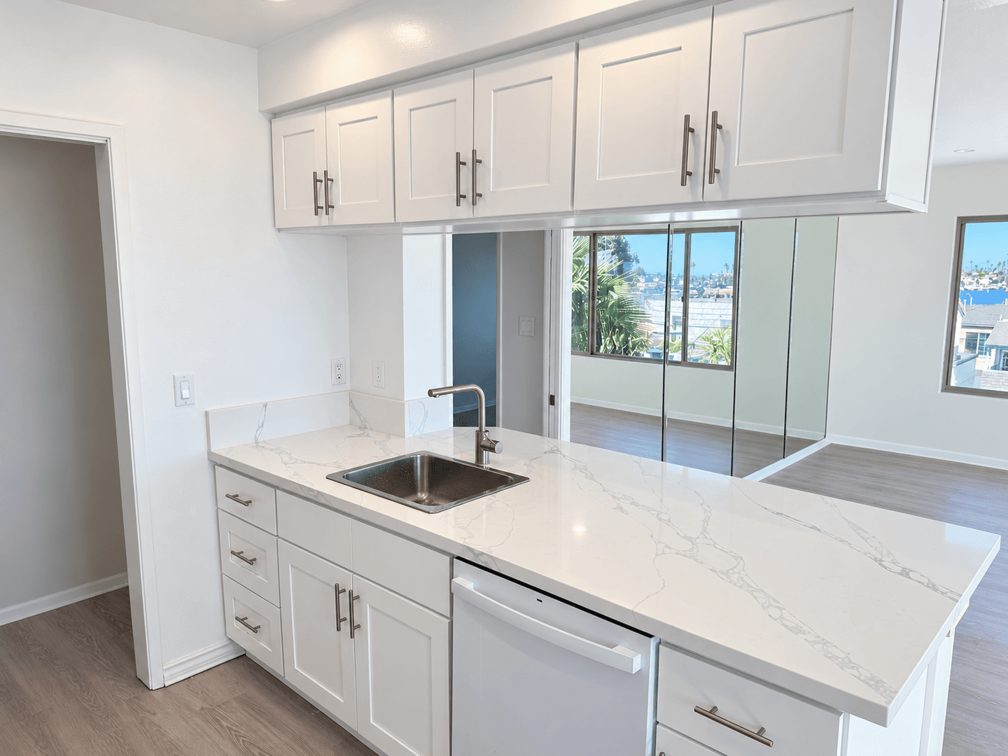 Long Beach Apartment: 101 Claremont Avenue