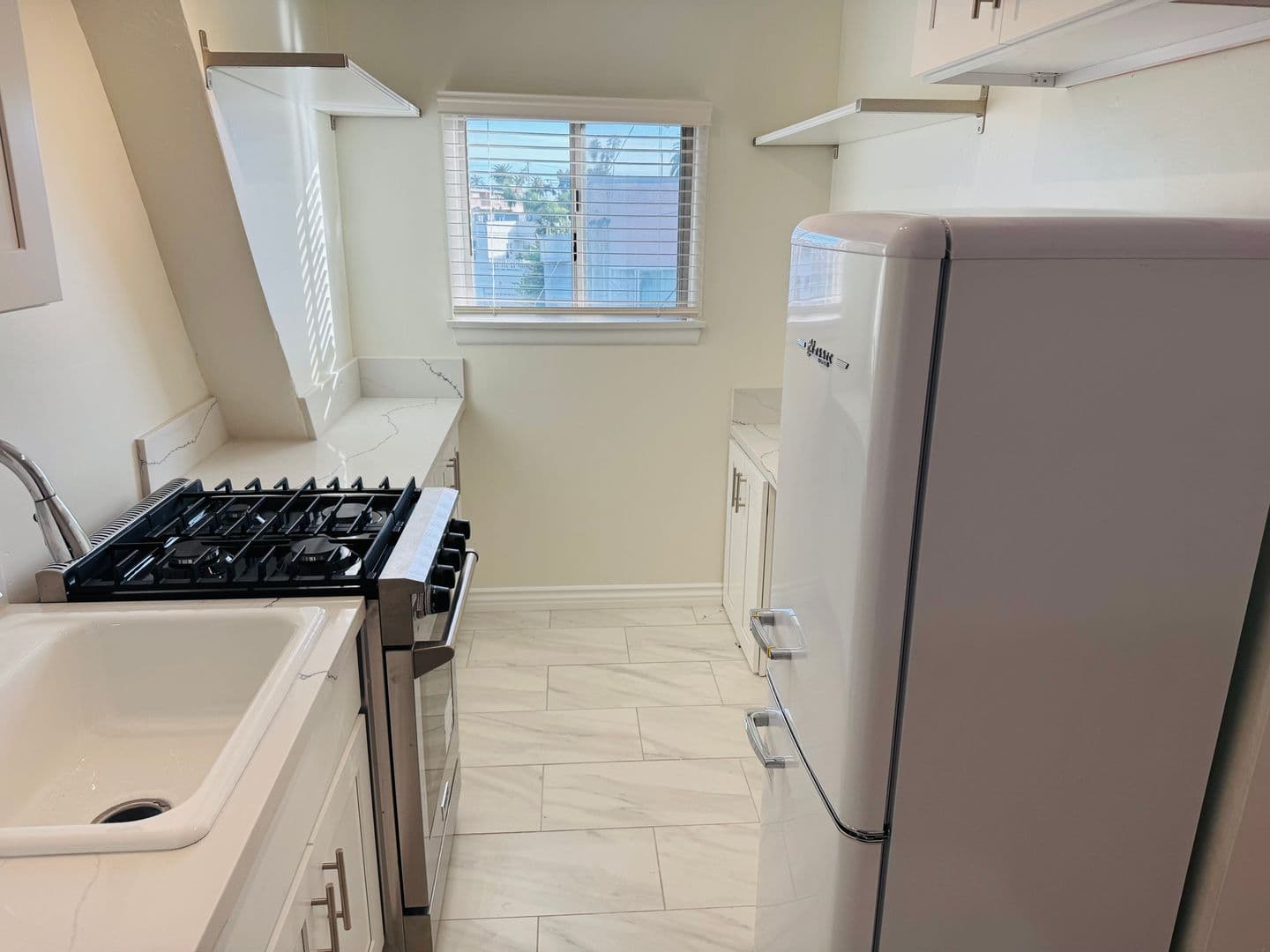 Long Beach Apartment: 2202-2230 E. Lowena Dr