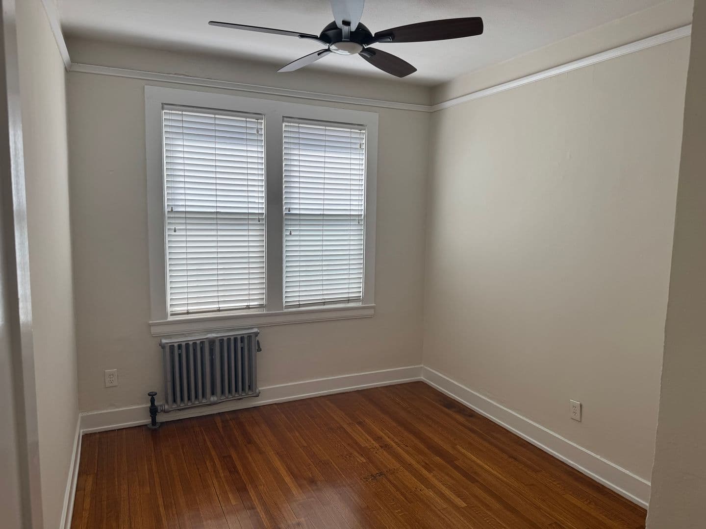 Long Beach Apartment: 35 N. Alboni Place