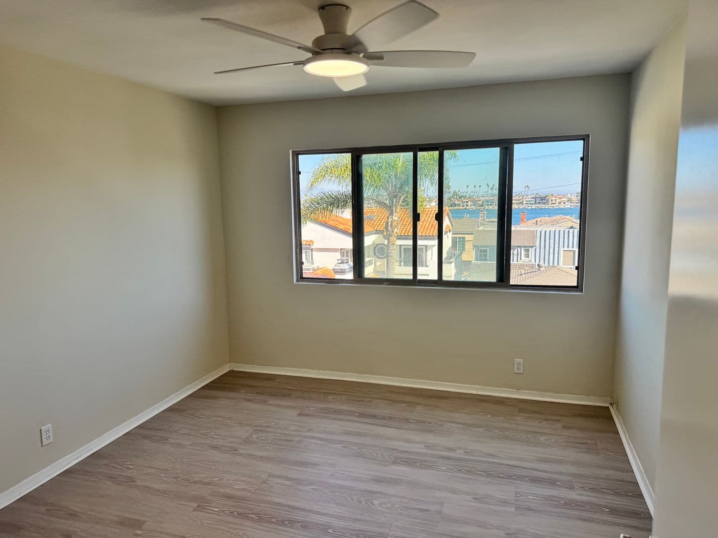 Long Beach Apartment: 101 Claremont Avenue
