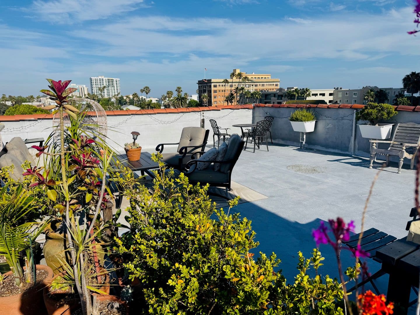Long Beach Apartment: 35 N. Alboni Place