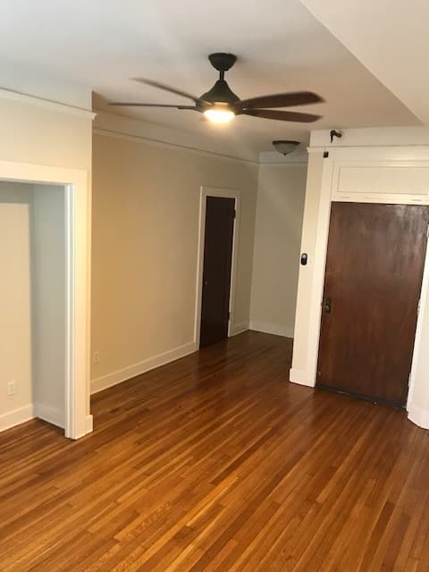 Long Beach Apartment: 35 N. Alboni Place