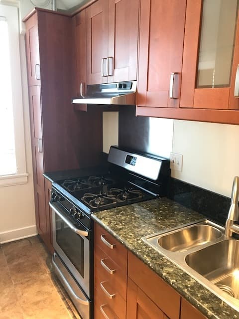 Long Beach Apartment: 35 N. Alboni Place