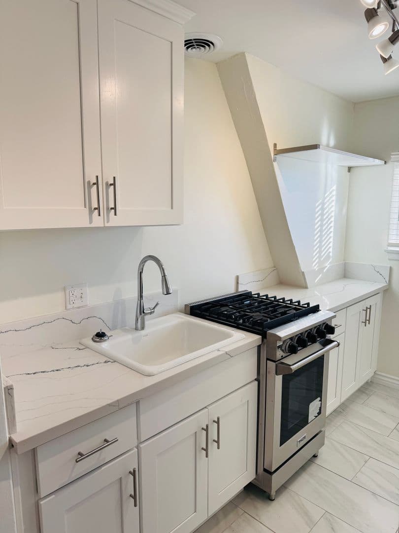 Long Beach Apartment: 2202-2230 E. Lowena Dr