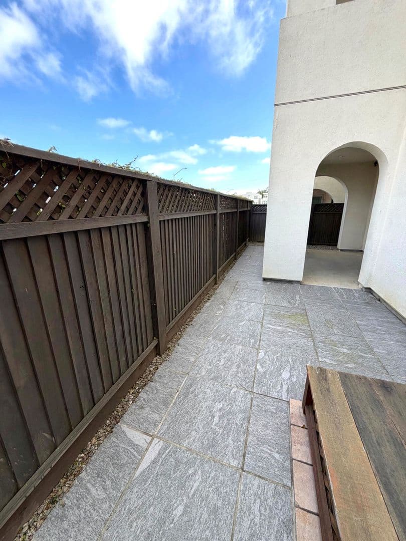 Daly City House: 156 Harvest Street