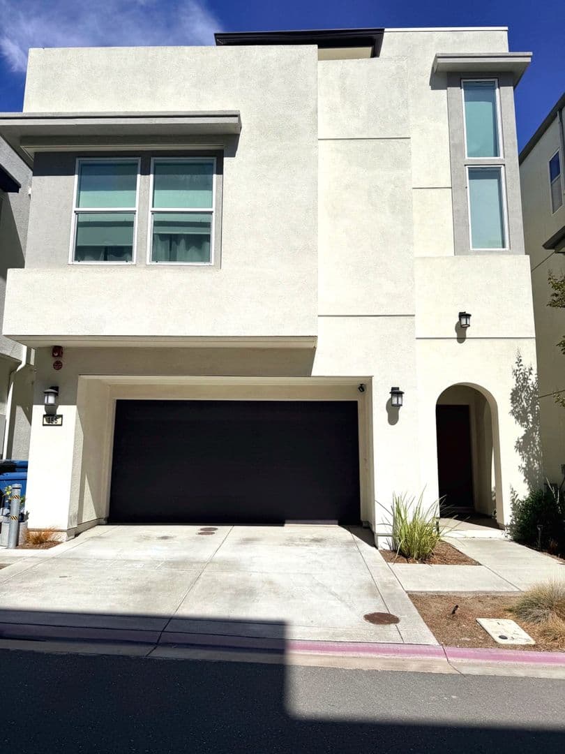 Daly City House: 156 Harvest Street