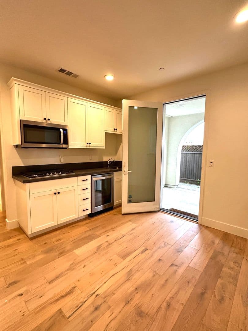 Daly City House: 156 Harvest Street