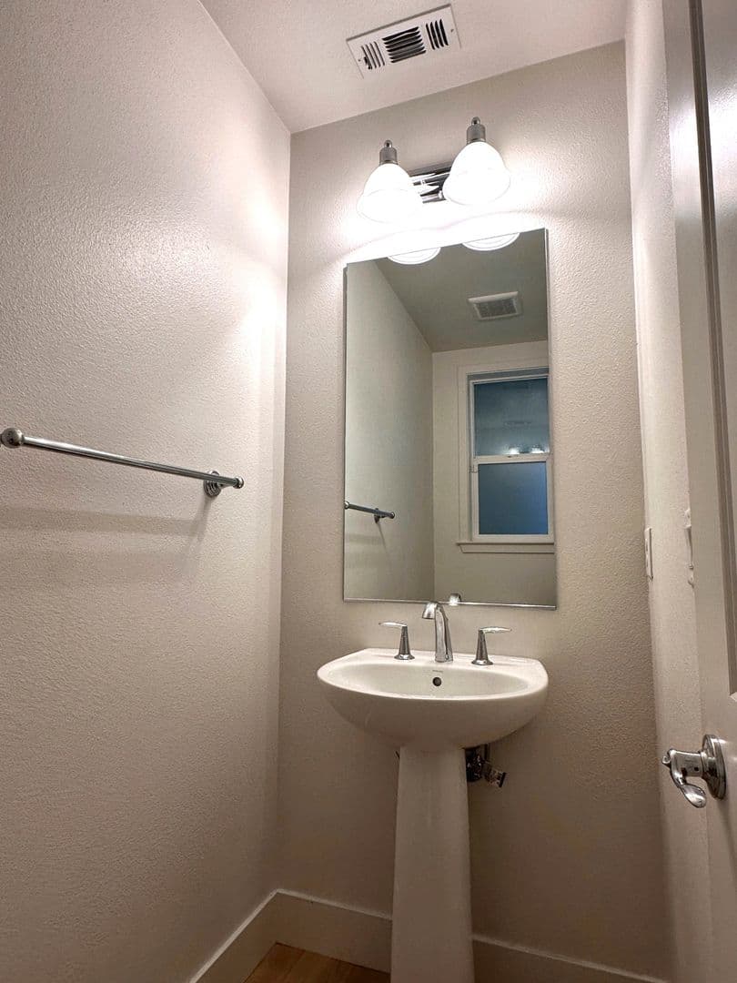 Daly City House: 156 Harvest Street