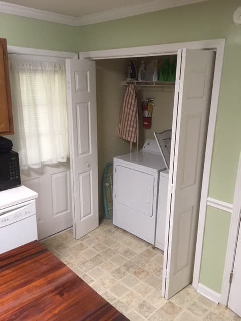 Athens House: 210 E Cloverhurst Ave