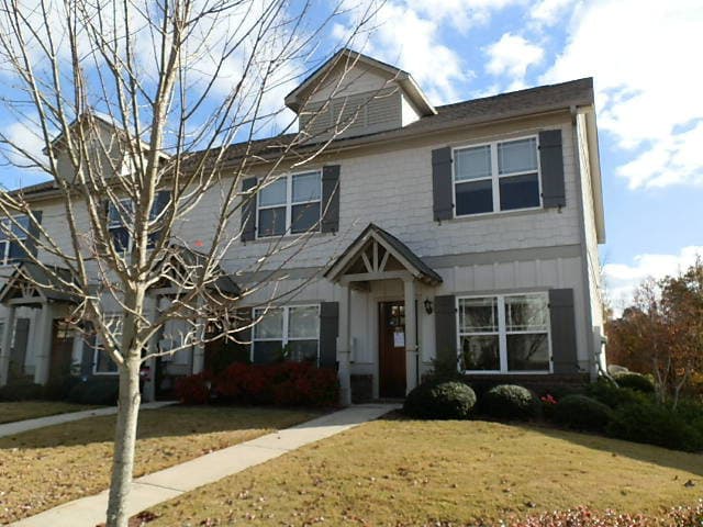 Athens House: 287 Oconee River Circle