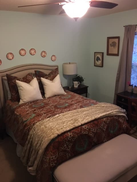 Athens House: 210 E Cloverhurst Ave