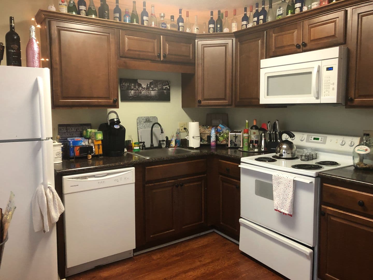 Athens House: 935 Baxter Street