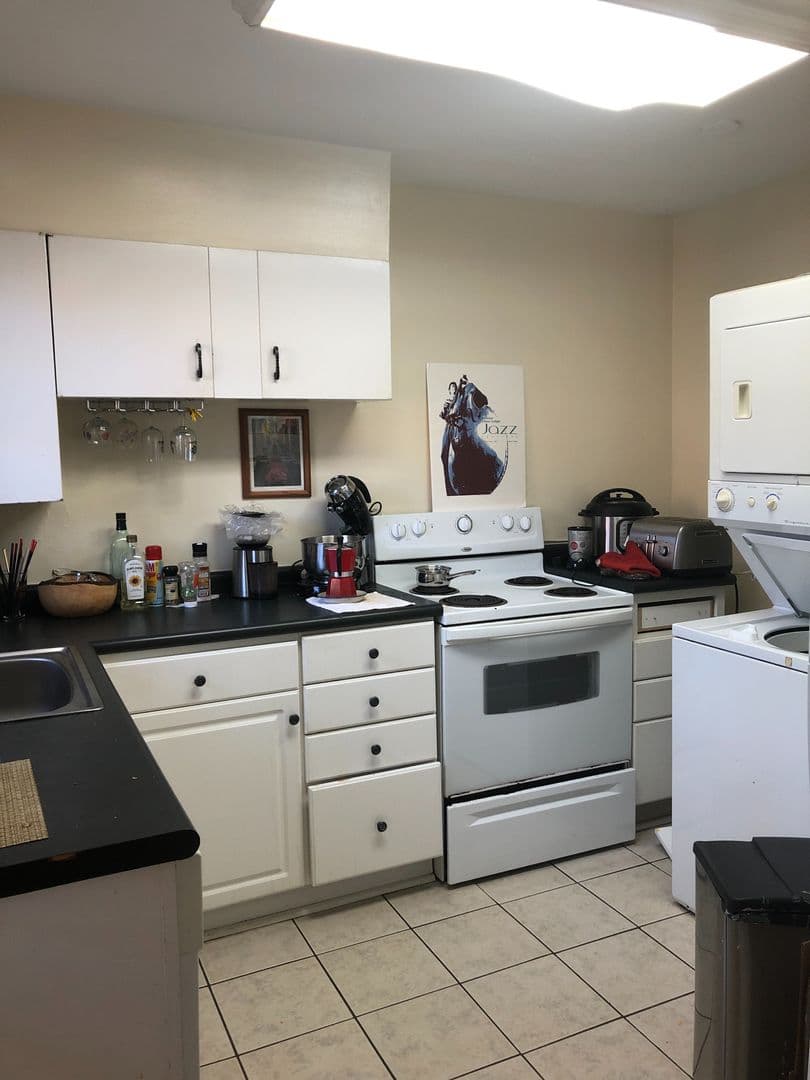 Athens Apartment: 118 University Drive