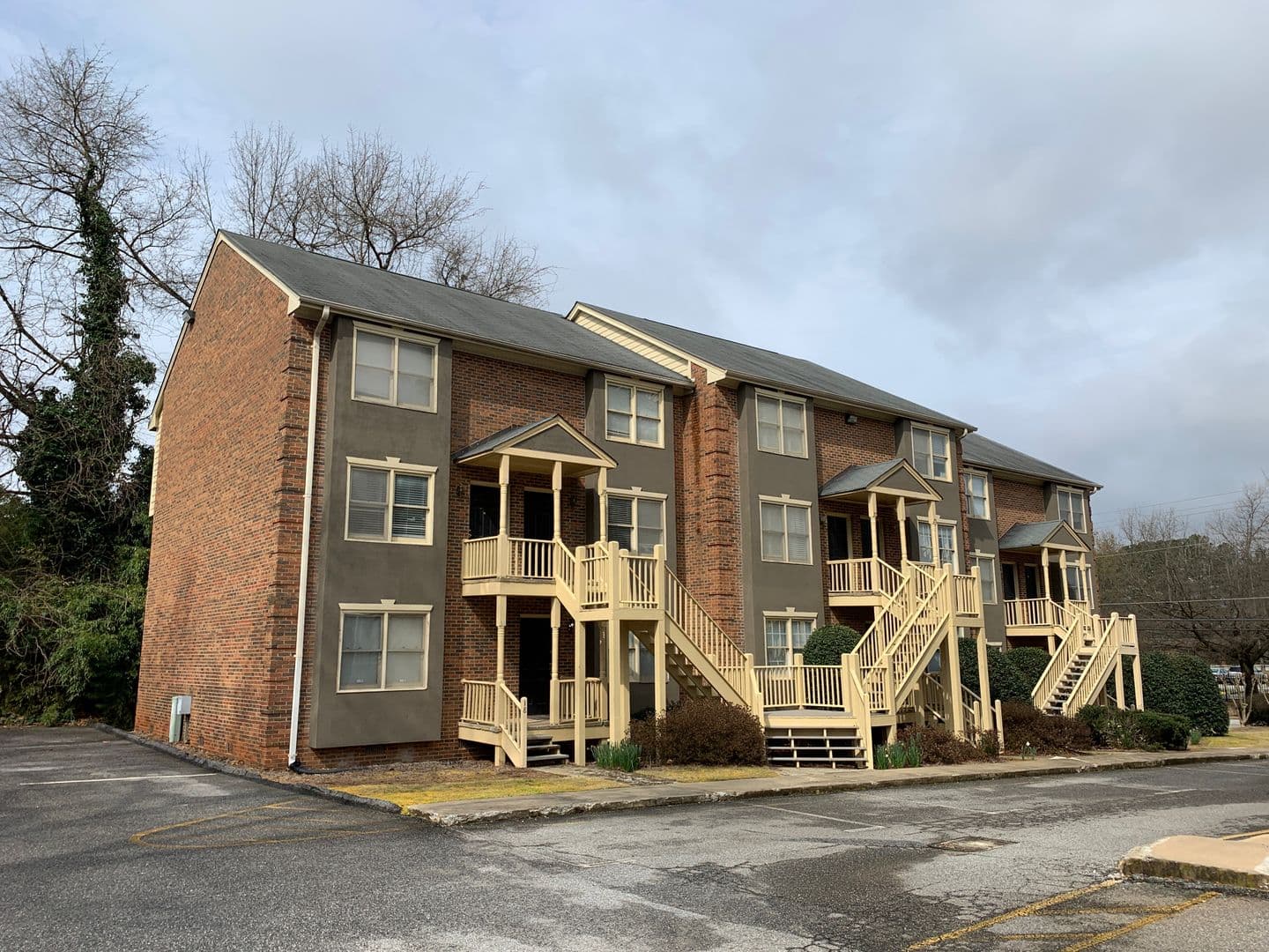 Athens House: 935 Baxter Street