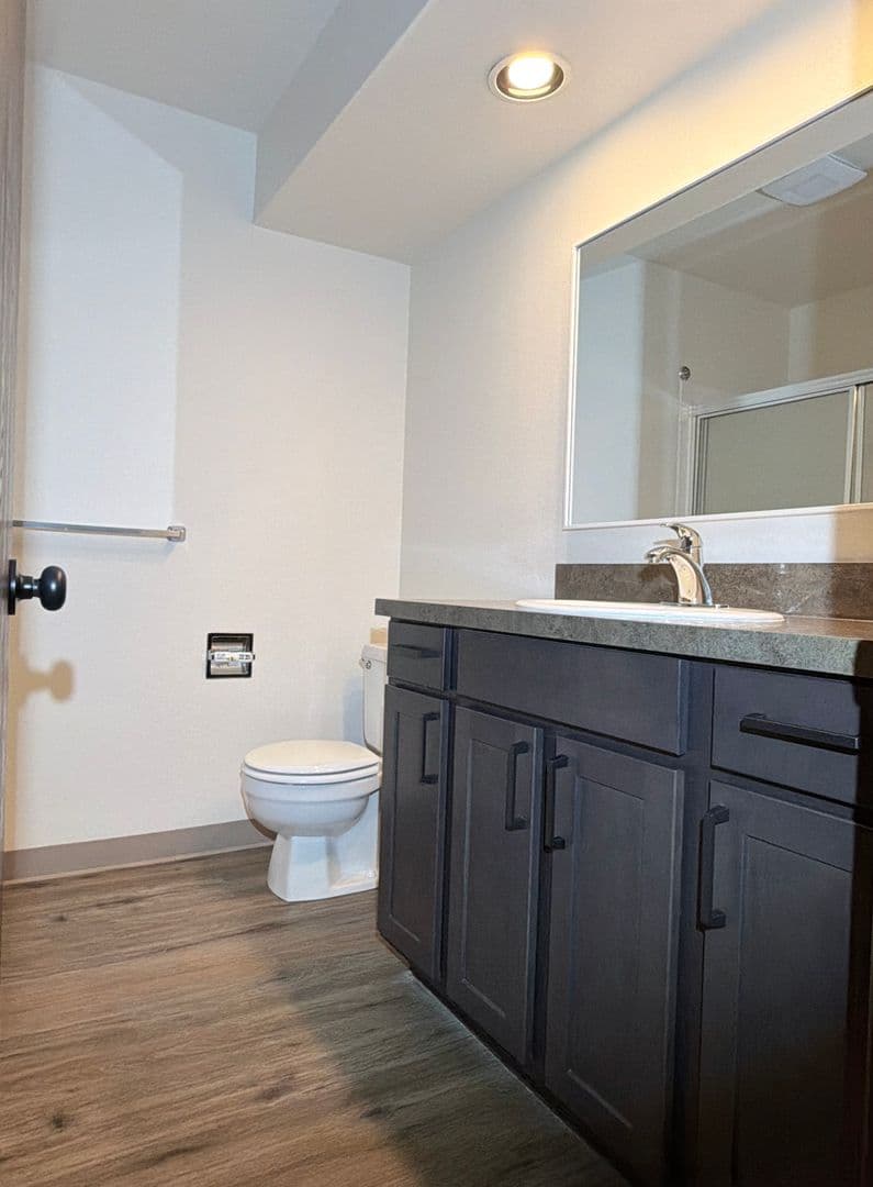 Tacoma Apartment: 1912 North Oakes