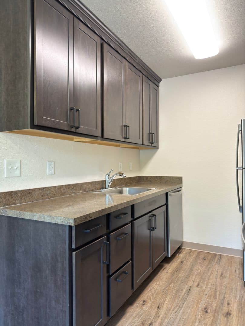 Tacoma Apartment: 1912 North Oakes