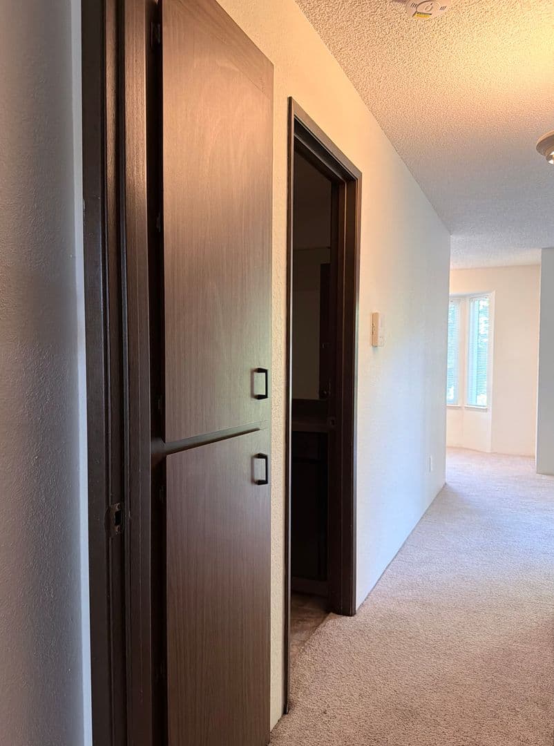 Tacoma Apartment: 1912 North Oakes