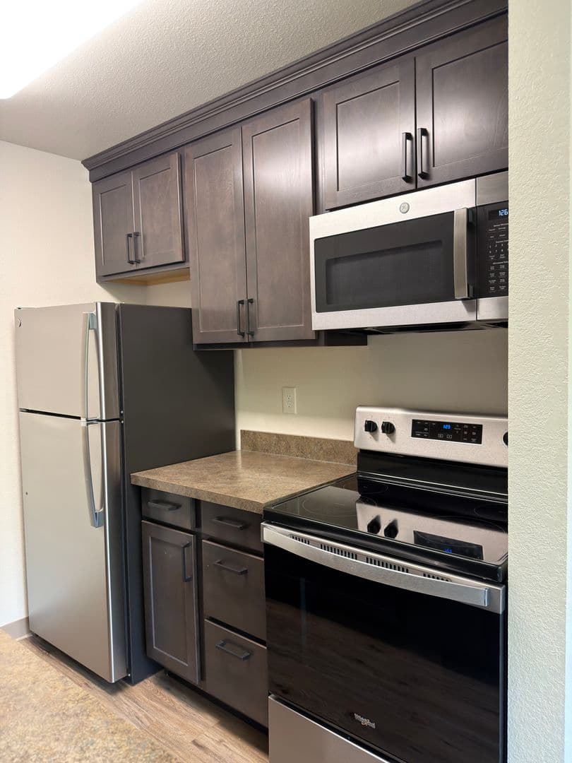 Tacoma Apartment: 1912 North Oakes