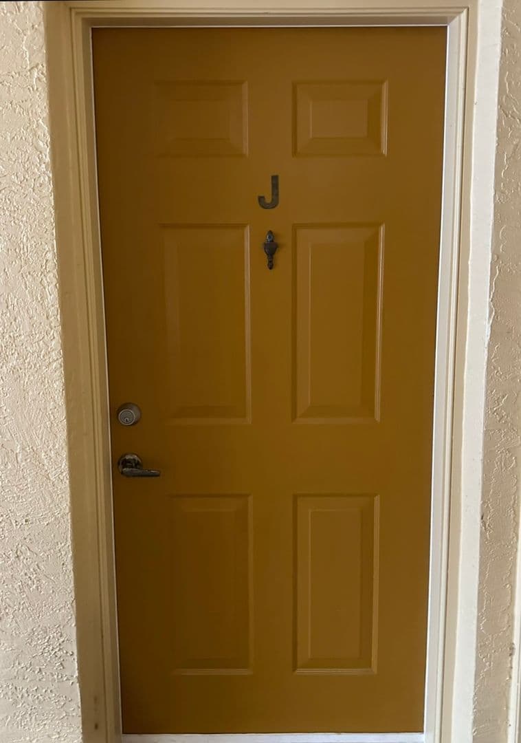 BUNNELL Condo: 4600 E Moody Blvd 3J