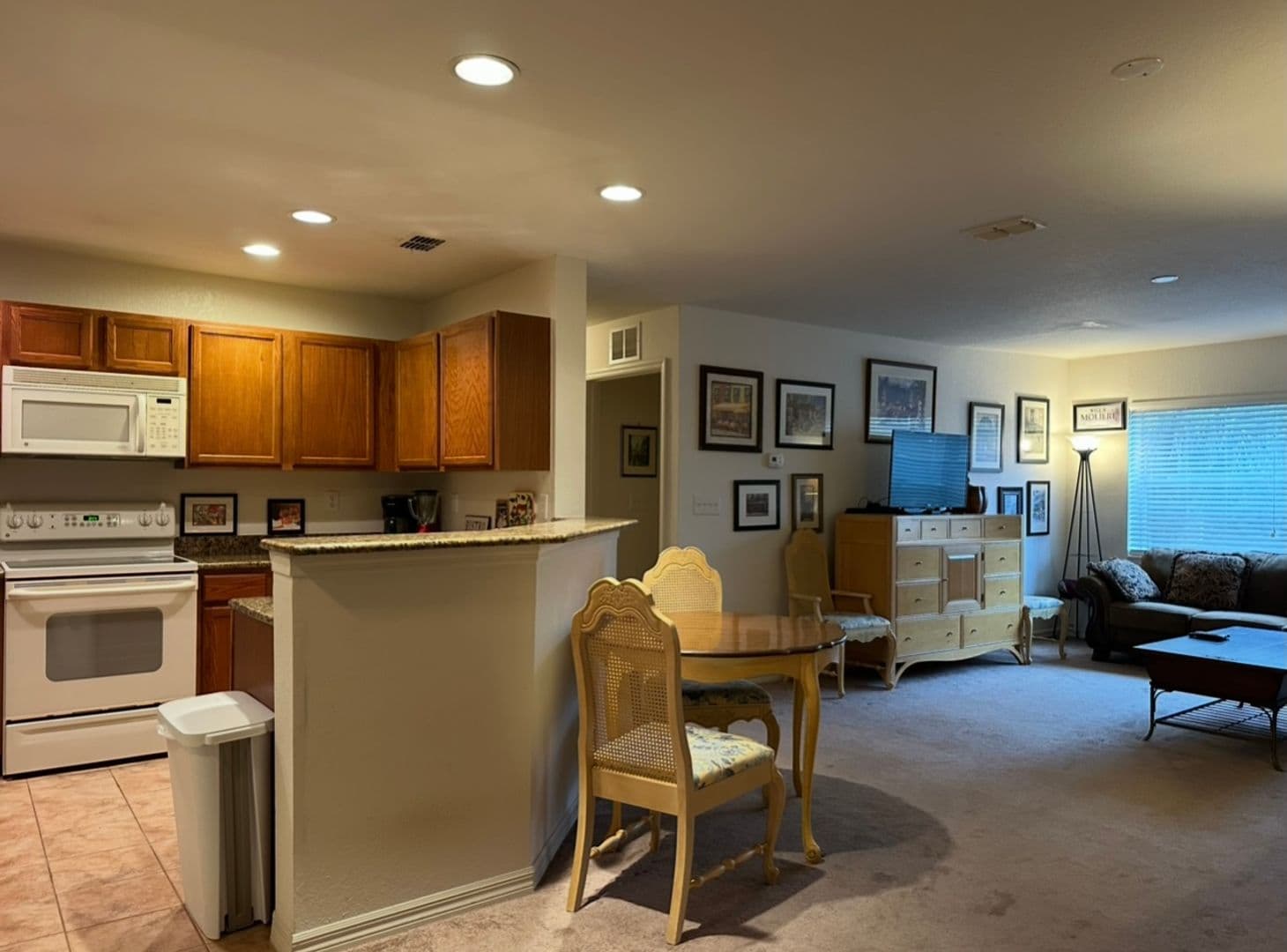 BUNNELL Condo: 4600 E Moody Blvd 3J