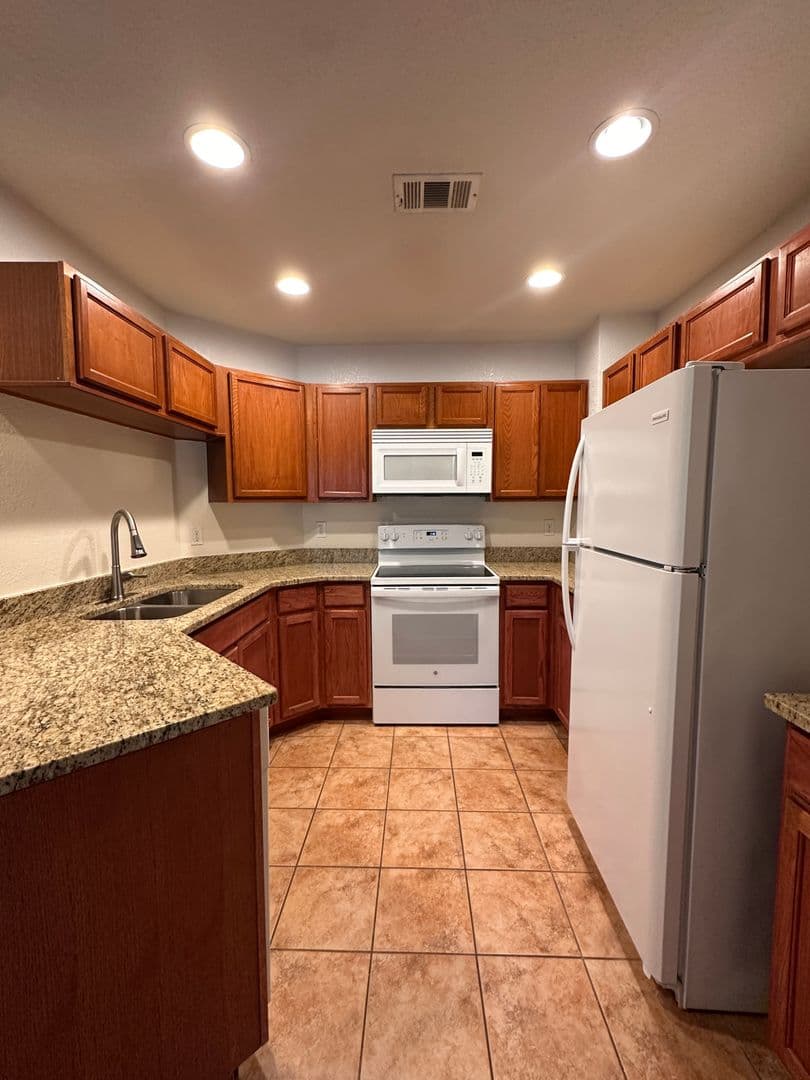 Bunnell Condo: 4600 E Moody Blvd 12 A