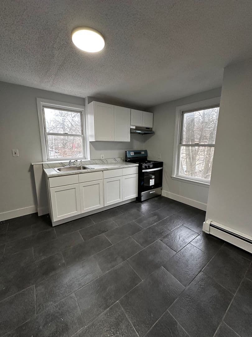 New Haven Apartment: 57 Thompson Street