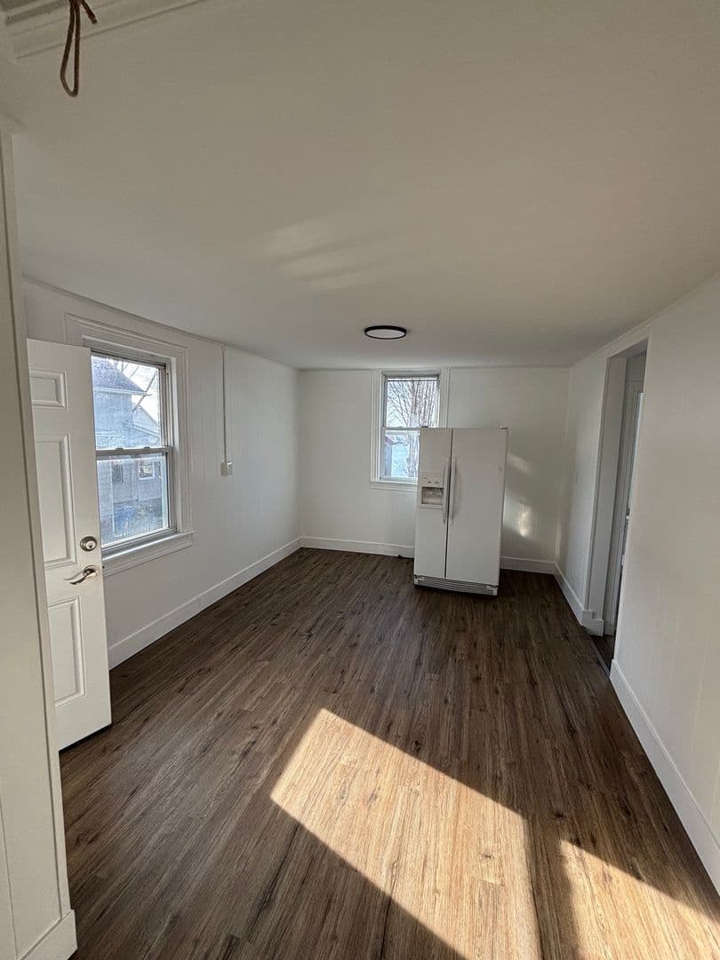 New Haven Apartment: 882 Quinnipiac Ave