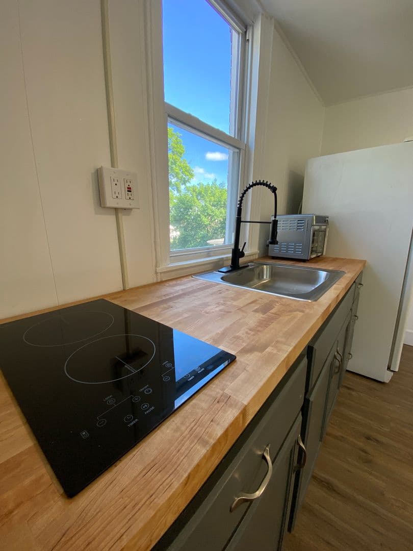 New Haven Apartment: 882 Quinnipiac Ave