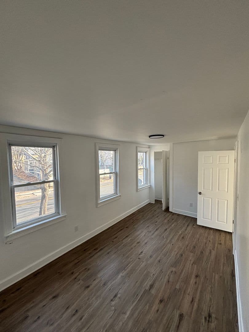 New Haven Apartment: 882 Quinnipiac Ave