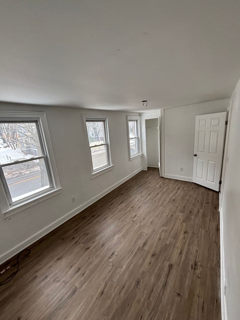 New Haven Apartment: 882 Quinnipiac Ave